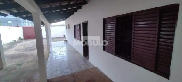 Casa com 5 Quartos para alugar, 200m² no Nossa Senhora das Graças, Uberlândia