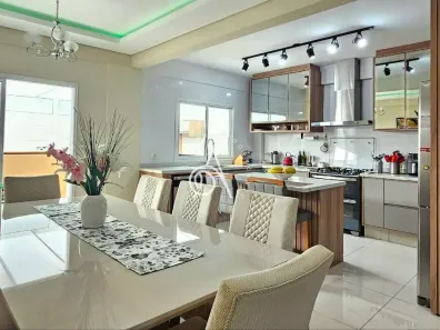 Sobrado com 3 Quartos à venda, 258m² no Portão, Curitiba