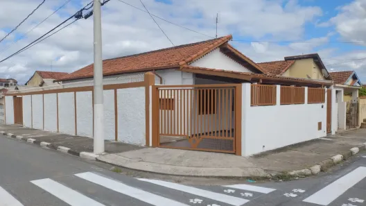 Casa com 3 Quartos para alugar, 151m² no Parque São Benedito, Pindamonhangaba
