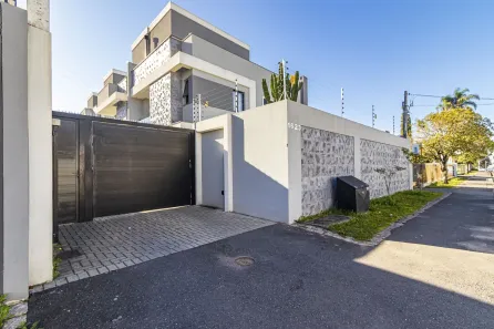 Sobrado com 3 Quartos para alugar, 147m² no Xaxim, Curitiba