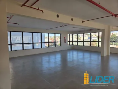 Sala Comercial para alugar, 208m² no Tabajaras, Uberlândia