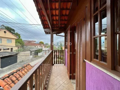 Casa com 3 Quartos à venda, 350m² no Vale do Paraíso, Teresópolis