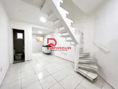 Casa de Condomínio com 2 Quartos à venda, 66m² no Canto do Forte, Praia Grande