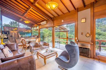 Casa com 3 Quartos à venda, 400m² no Araras, Petrópolis