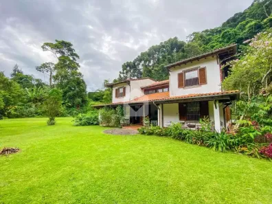 Casa com 6 Quartos à venda, 350m² no Quarteirão Ingelheim, Petrópolis