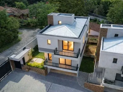 Casa com 3 Quartos para venda ou aluguel, 326m² no Chácara do Refúgio, Carapicuíba