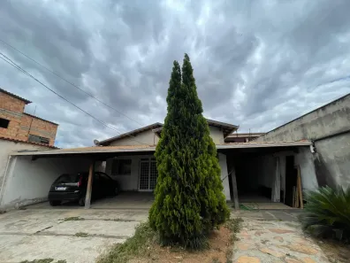 Casa com 3 Quartos à venda, 250m² no Petrópolis, Betim