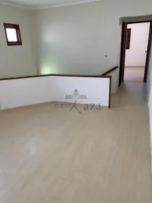 Sobrado com 4 Quartos à venda, 240m² no Centro, Jacareí