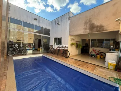 Casa de Condomínio com 4 Quartos para alugar, 260m² no Minas Gerais, Uberlândia
