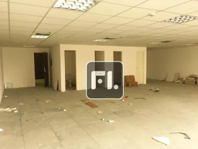Sala Comercial para alugar, 131m² no Dezoito do Forte Empresarial/Alphaville., Barueri