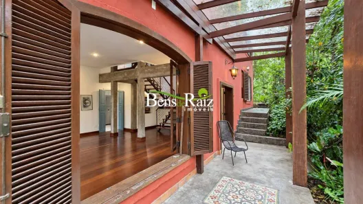 Casa de Condomínio com 3 Quartos para alugar, 232m² no Ville de Montagne, Nova Lima