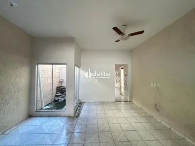 Casa com 3 Quartos para alugar, 150m² no Santa Rosa, Uberlândia