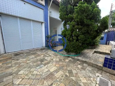 Casa com 4 Quartos à venda, 250m² no Vila Mathias, Santos
