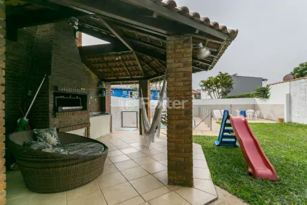 Casa com 5 Quartos à venda, 243m² no Espírito Santo, Porto Alegre