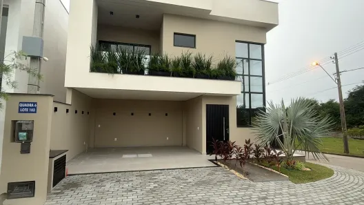 Casa de Condomínio com 3 Quartos à venda, 248m² no Cabiúnas, Macaé