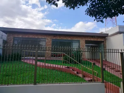 Casa com 3 Quartos para venda ou aluguel, 260m² no Jardim Shangri-la A, Londrina