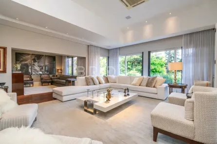 Casa com 3 Quartos para venda ou aluguel, 554m² no Vila Assunção, Porto Alegre