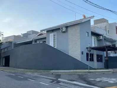 Casa de Condomínio com 4 Quartos à venda, 194m² no Horto Florestal, Sorocaba