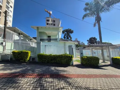 Casa com 3 Quartos à venda, 215m² no São Cristóvão, Chapecó