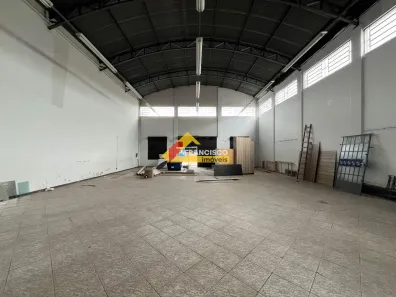 Galpão/Depósito/Armazém para alugar, 340m² no Nações, Divinópolis