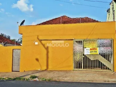 Casa com 3 Quartos para alugar, 80m² no Martins, Uberlândia
