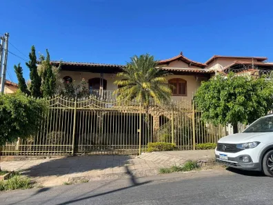Casa com 4 Quartos à venda, 200m² no Barreiro, Belo Horizonte