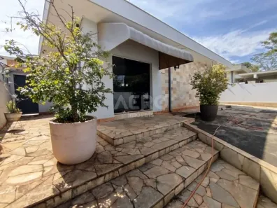 Casa com 4 Quartos para alugar, 300m² no Jardim Estoril II, Bauru