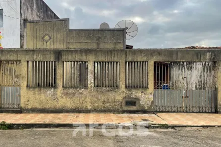 Casa com 3 Quartos à venda, 452m² no Getúlio Vargas, Aracaju