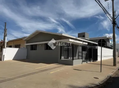 Casa com 3 Quartos para alugar, 250m² no Taquaral, Campinas
