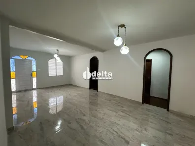 Ponto Comercial com 4 Quartos para alugar, 234m² no Fundinho, Uberlândia