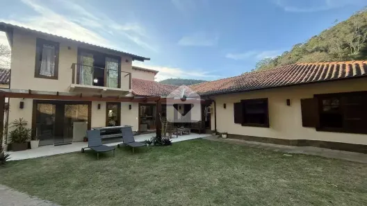 Casa com 6 Quartos à venda, 330m² no Nogueira, Petrópolis