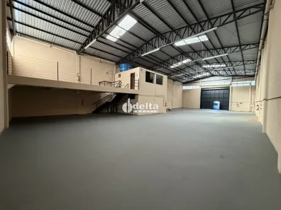 Ponto Comercial para alugar, 600m² no Custódio Pereira, Uberlândia