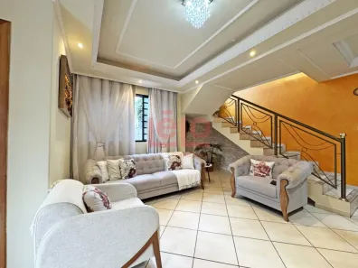 Sobrado com 5 Quartos à venda, 226m² no Vila Morangueira, Maringá