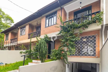Sobrado com 3 Quartos para alugar, 135m² no Bom Retiro, Curitiba