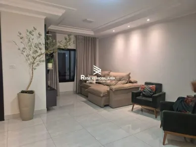 Casa com 3 Quartos para alugar, 250m² no Jardim Karaíba, Uberlândia