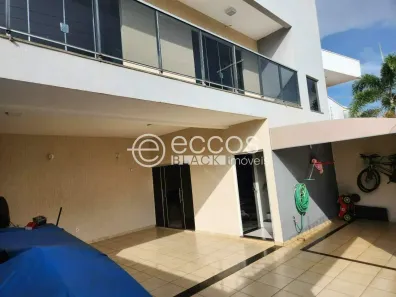 Casa com 3 Quartos à venda, 160m² no Dona Zulmira, Uberlândia