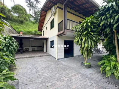 Casa com 5 Quartos para alugar, 180m² no Progresso, Blumenau