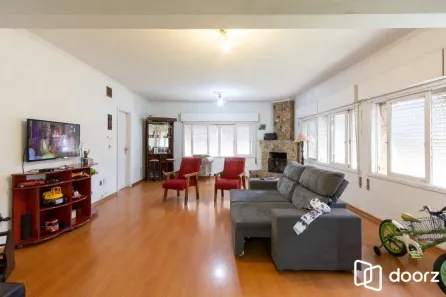 Casa com 4 Quartos à venda, 273m² no Medianeira, Porto Alegre
