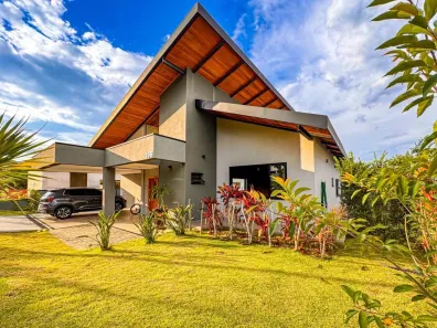 Casa com 4 Quartos para alugar, 380m² no Chácara São Félix, Taubaté