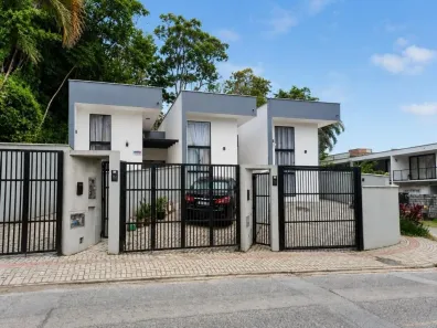 Casa com 2 Quartos à venda, 78m² no Vila Nova, Joinville