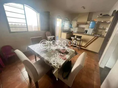 Casa com 3 Quartos à venda, 190m² no Presidente Roosevelt, Uberlândia