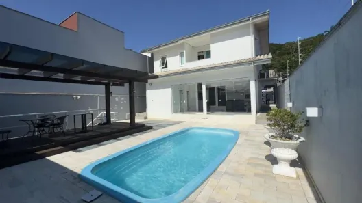 Sobrado com 4 Quartos à venda, 252m² no Saguaçu, Joinville