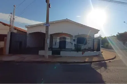 Casa com 3 Quartos à venda, 178m² no Rebouças, Lins