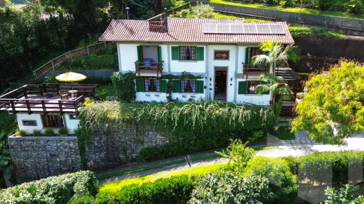Casa de Condomínio com 3 Quartos à venda, 2200m² no Itaipava, Petrópolis
