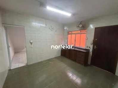 Casa com 2 Quartos para alugar, 120m² no Vila Anastácio, São Paulo