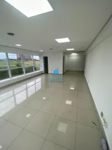 Sala Comercial para alugar, 58m² no Green Valley Alphaville, Barueri