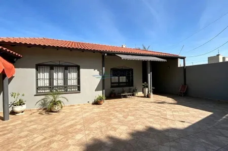 Casa com 4 Quartos à venda, 200m² no Alpes, Londrina