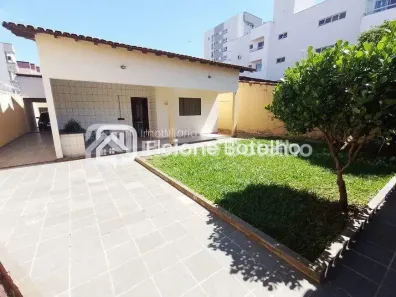 Casa com 5 Quartos à venda, 180m² no Santa Mônica, Uberlândia