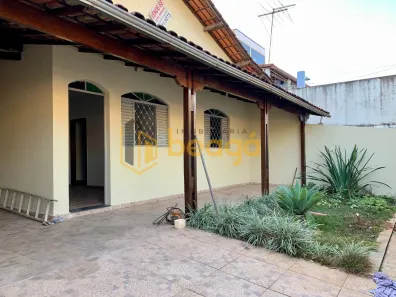 Casa com 3 Quartos à venda, 200m² no Arvoredo, Contagem