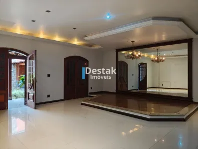 Casa com 4 Quartos à venda, 380m² no Jardim Amália, Volta Redonda
